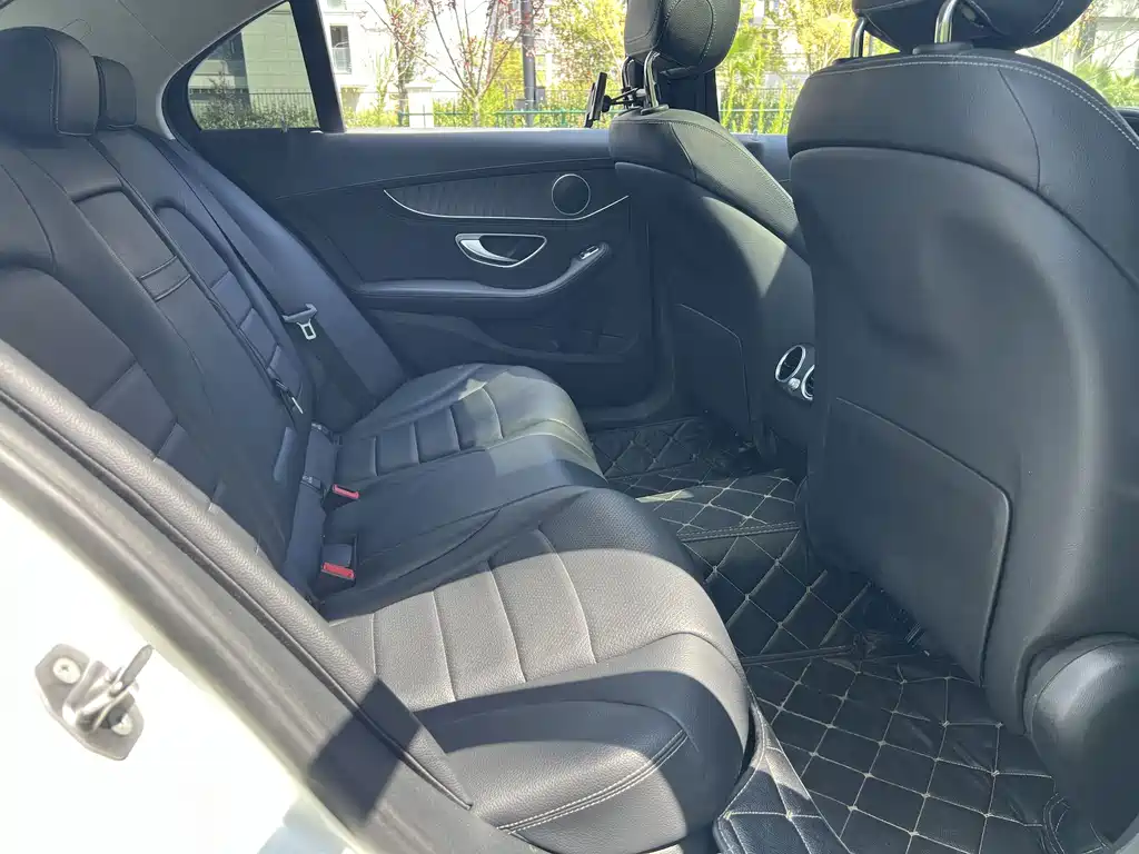 Mercedes-Benz C-Class — миниатюра 11