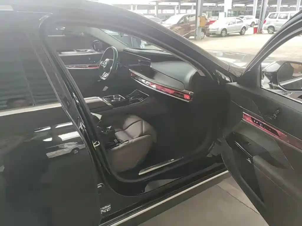 BMW 7 Series — миниатюра 6
