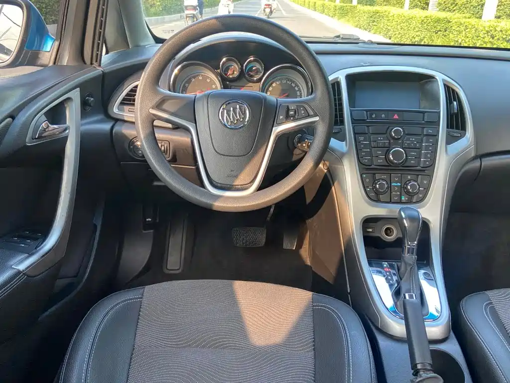 Buick Excelle — миниатюра 8