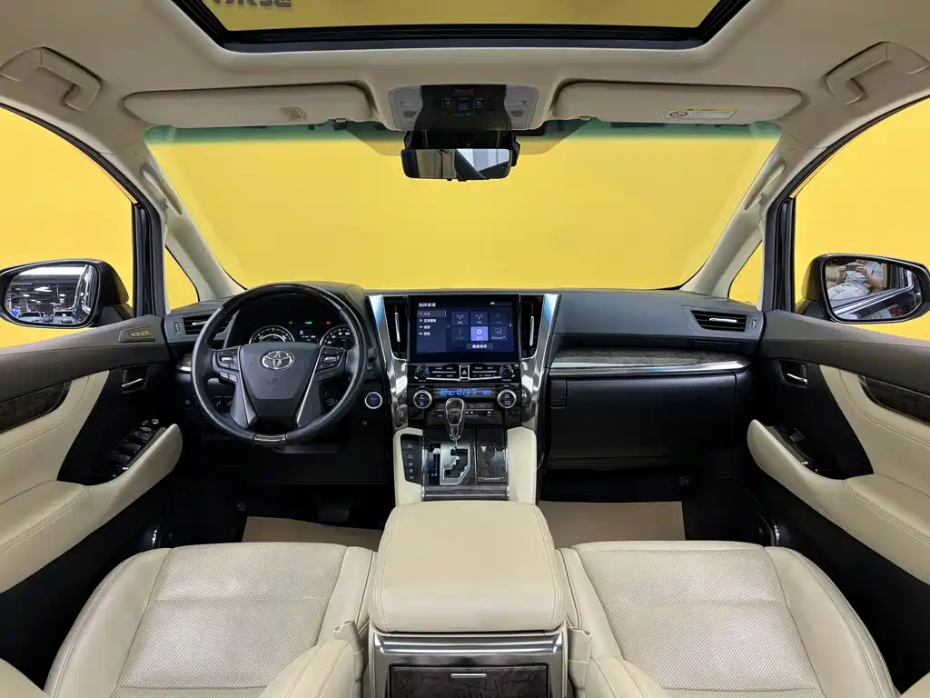 Toyota Alphard — миниатюра 37