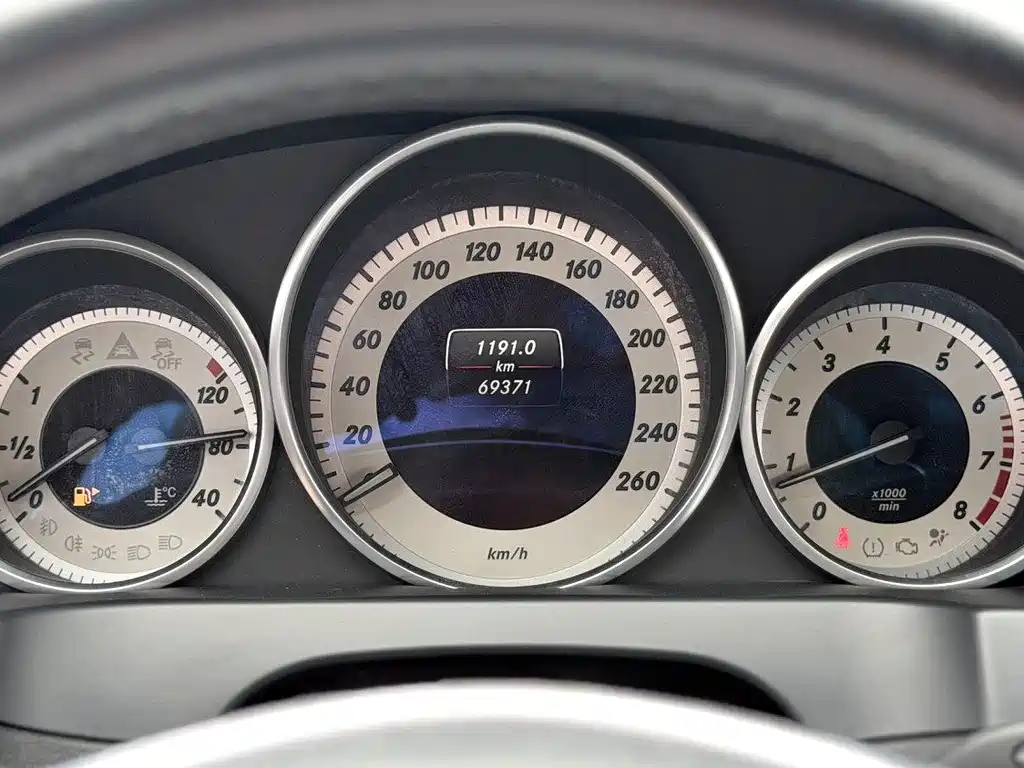 Mercedes-Benz E-Class (Import) — миниатюра 6