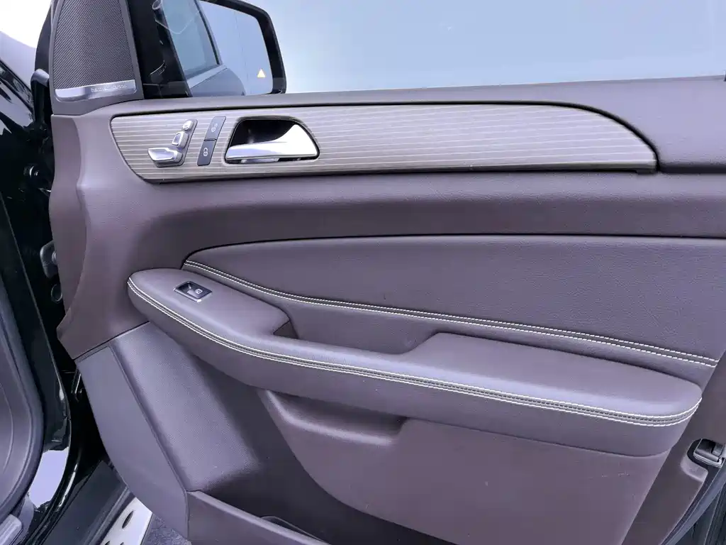 Mercedes-Benz GLE (Import) — миниатюра 7