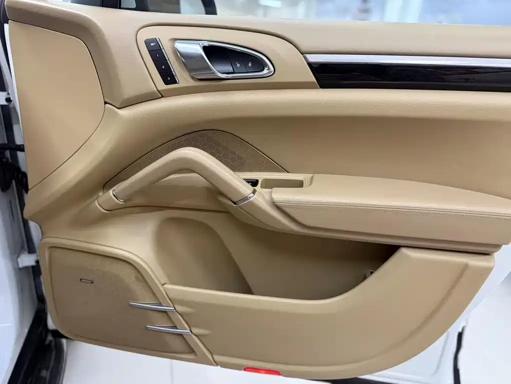Porsche Cayenne — миниатюра 29