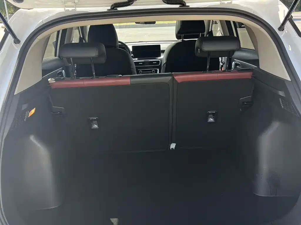 Geely Binyue — миниатюра 12