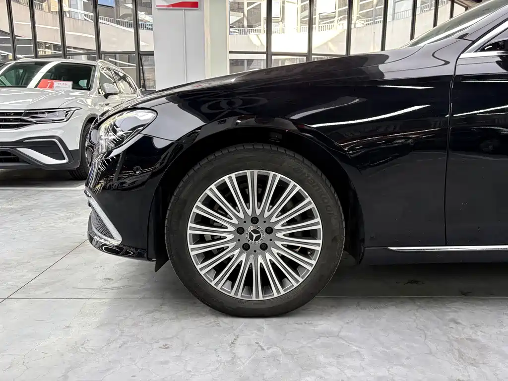 Mercedes-Benz E-Class — миниатюра 17