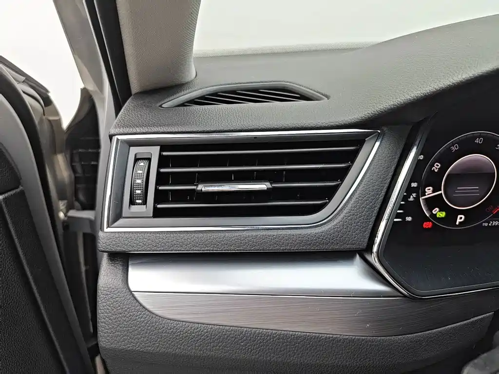 Skoda Superb — миниатюра 12