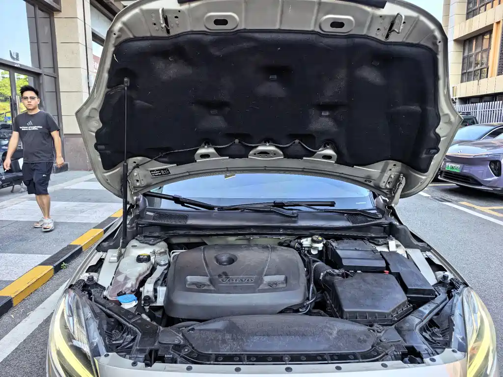 Volvo V40 — миниатюра 23