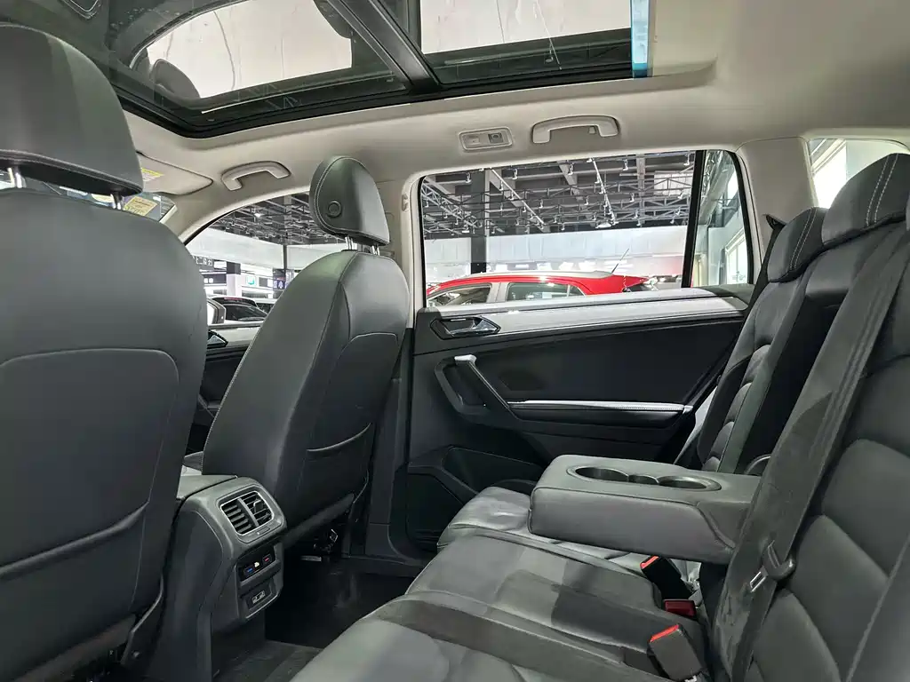 Volkswagen Tiguan L 330TSI Auto 2WD Luxury Edition, фото 16