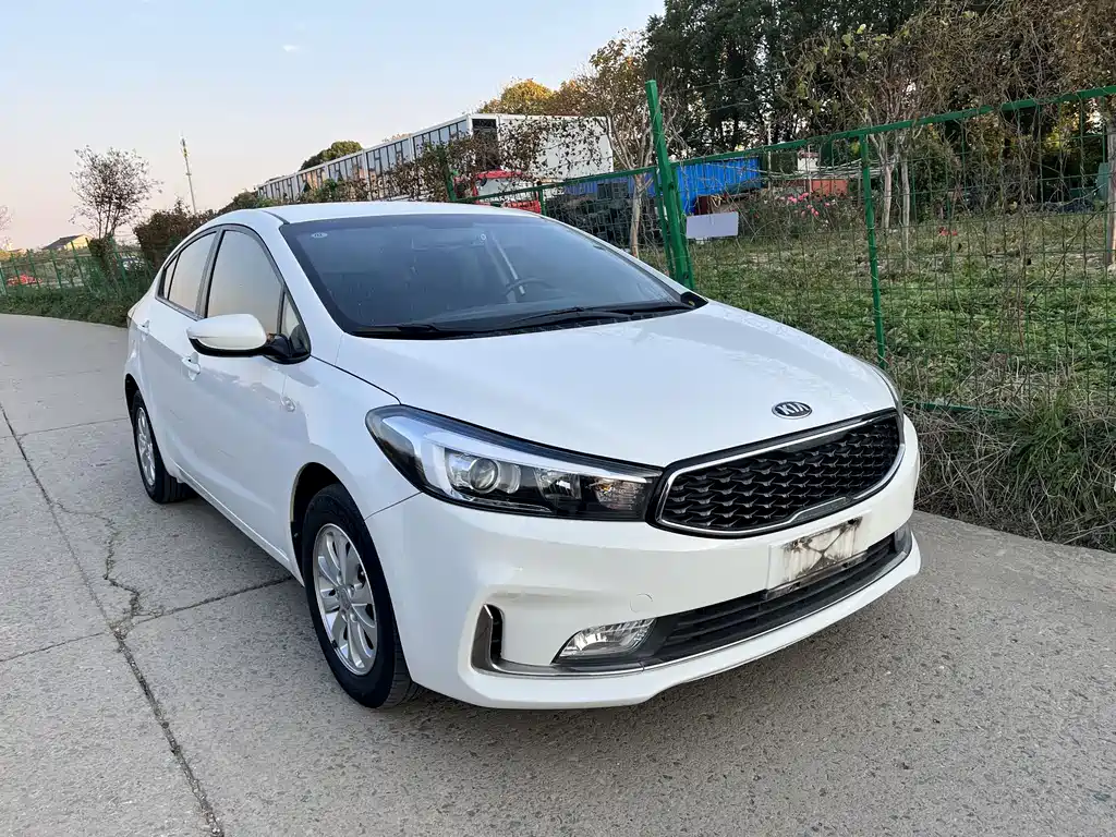 Kia K3 2016 1.6L MT GLS