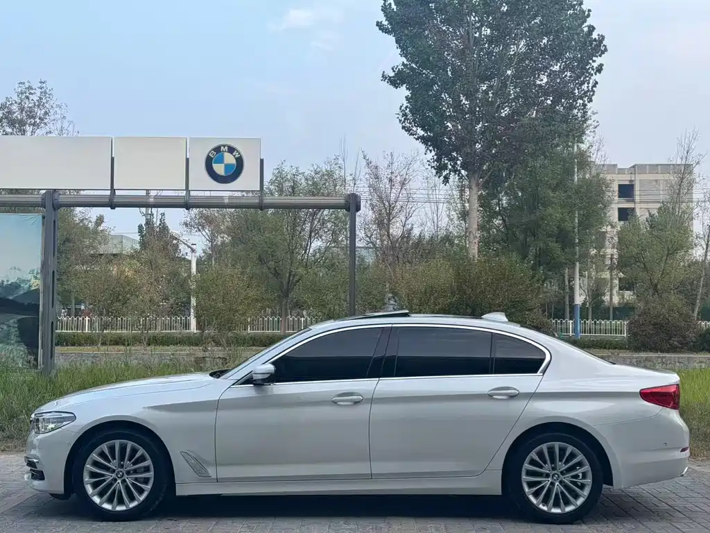 BMW 5 Series — миниатюра 3