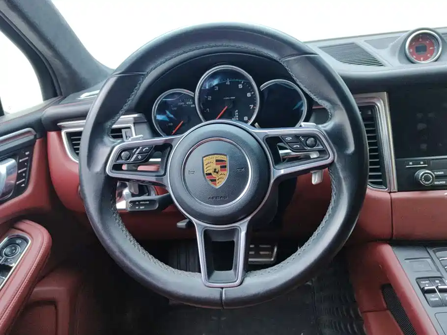 Porsche Macan — миниатюра 15