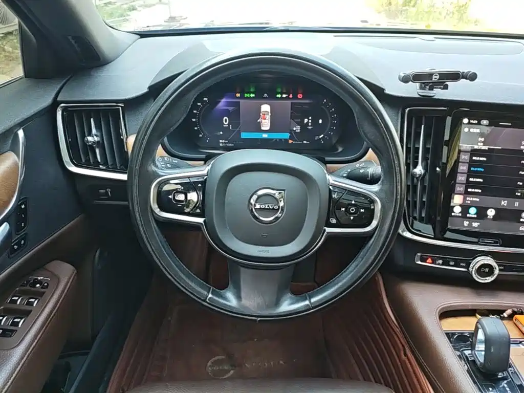 Volvo S90 — миниатюра 11