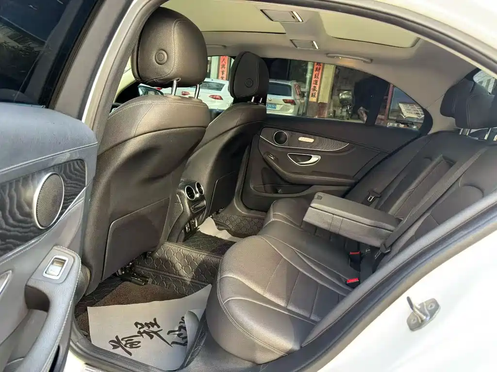 Mercedes-Benz C-Class — миниатюра 8