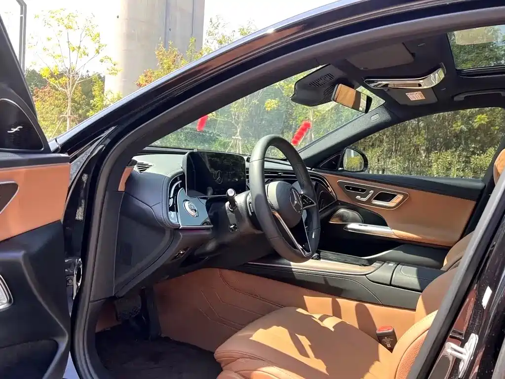 Mercedes-Benz E-Class — миниатюра 3