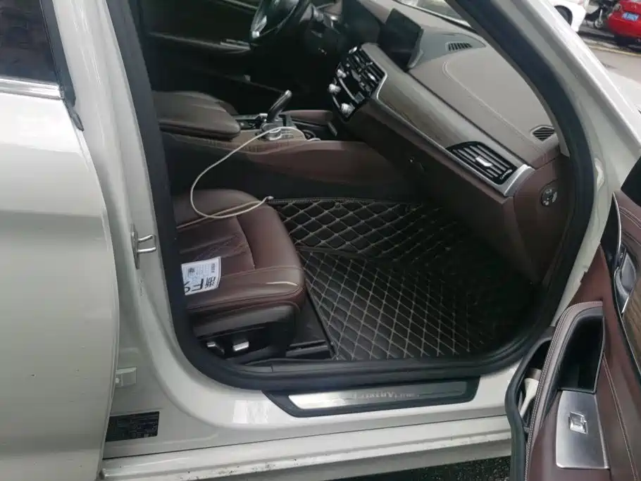 BMW 5 Series New Energy — миниатюра 8