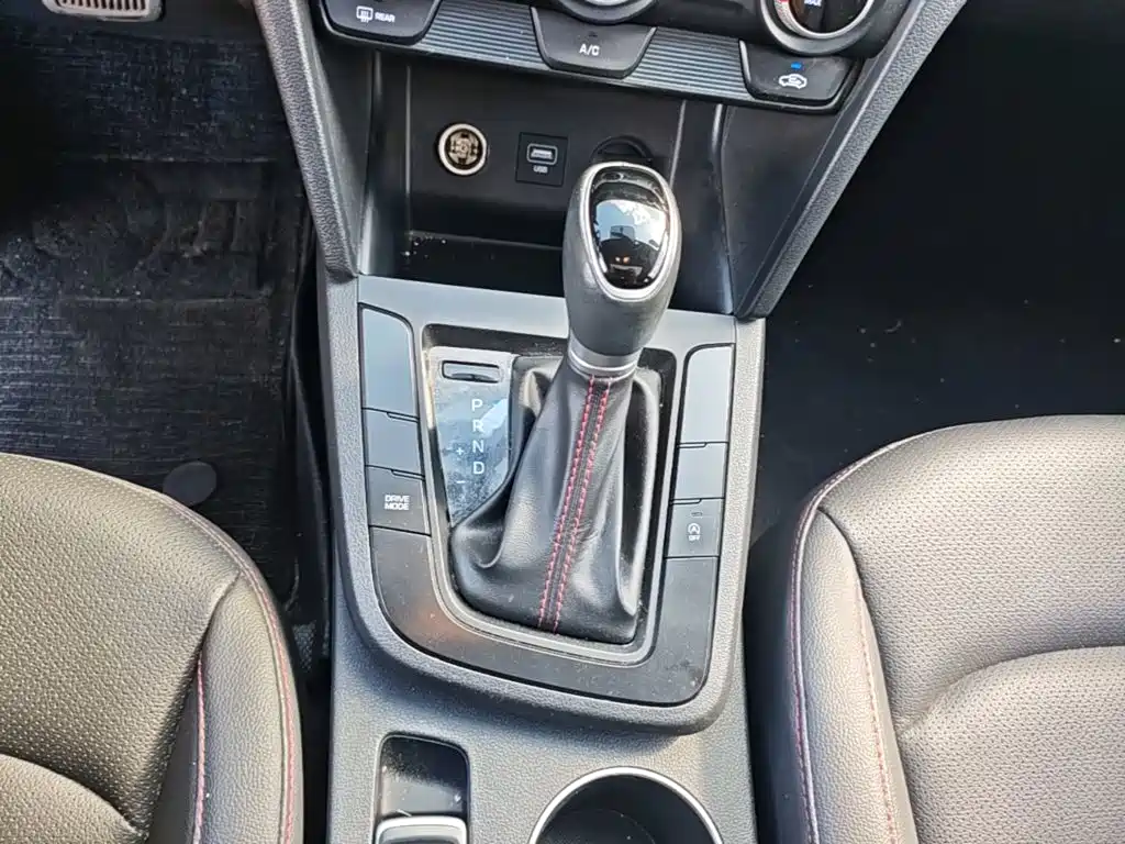 Hyundai Elantra — миниатюра 14