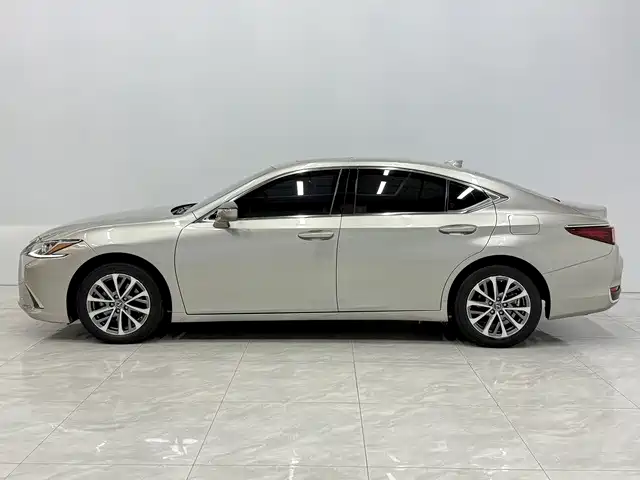 Lexus ES — миниатюра 2