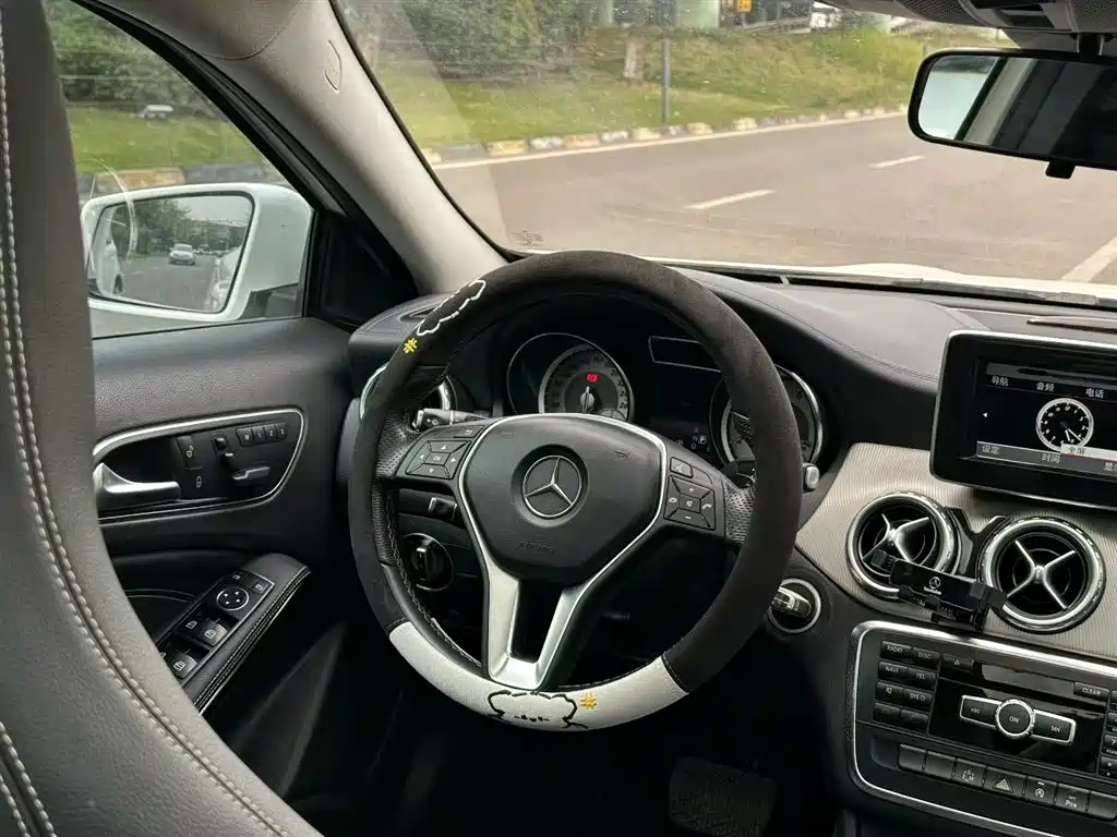Mercedes-Benz GLA 2015 GLA 200 Fashion