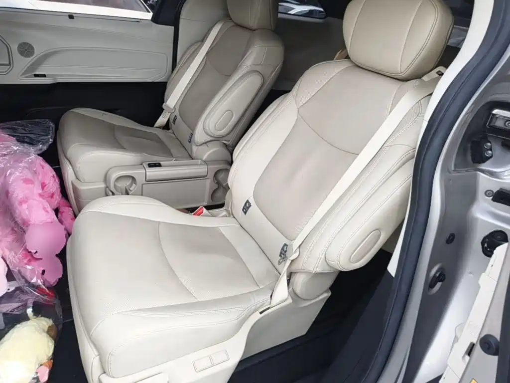 Toyota Sienna — миниатюра 17