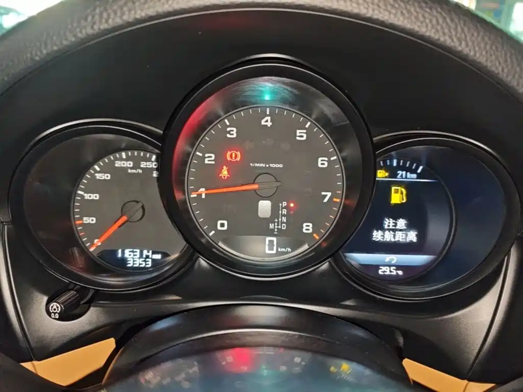 Porsche Macan — миниатюра 12