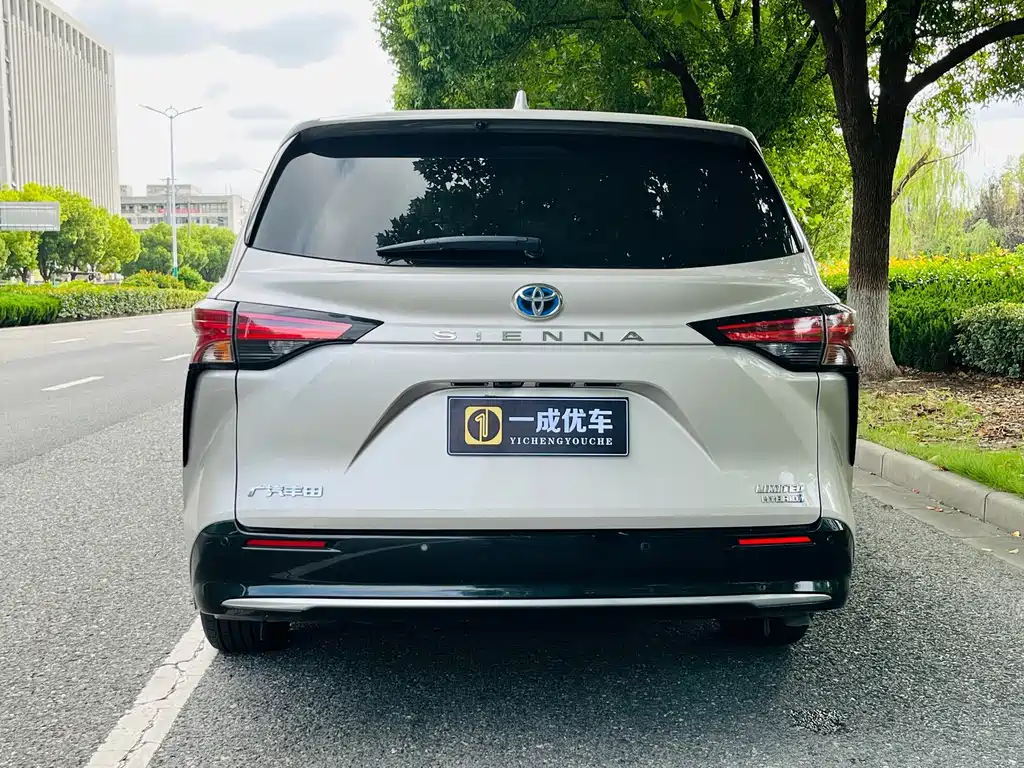 Toyota Sienna — миниатюра 4