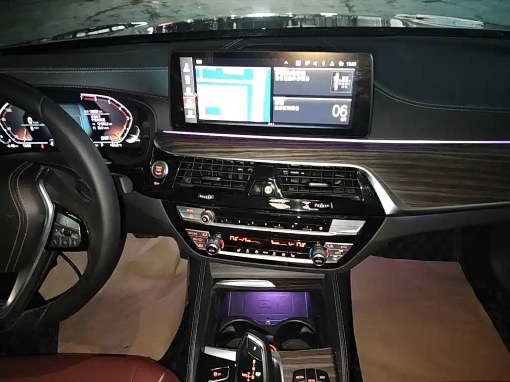 BMW 5 Series — миниатюра 13