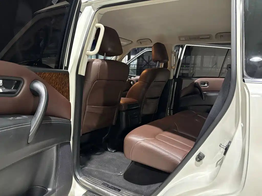 Nissan Patrol — миниатюра 9
