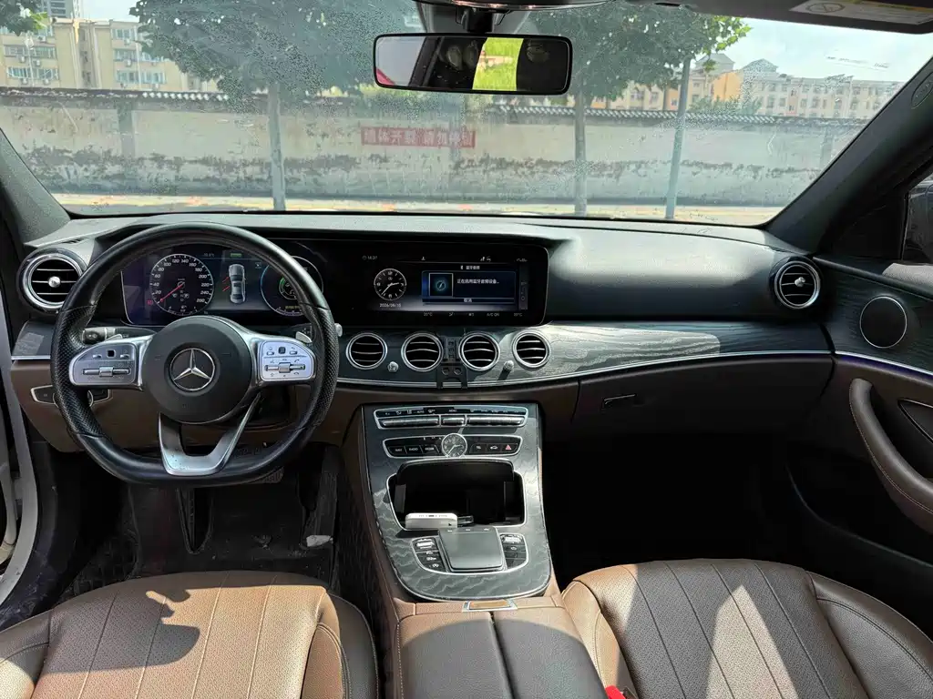 Mercedes-Benz E-Class — миниатюра 5