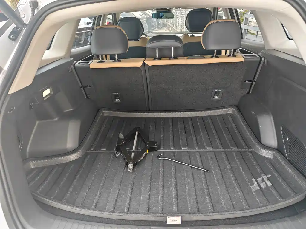 Geely Boyue L — миниатюра 11