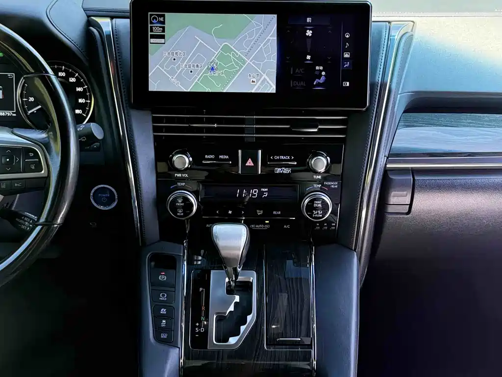 Lexus LM — миниатюра 7