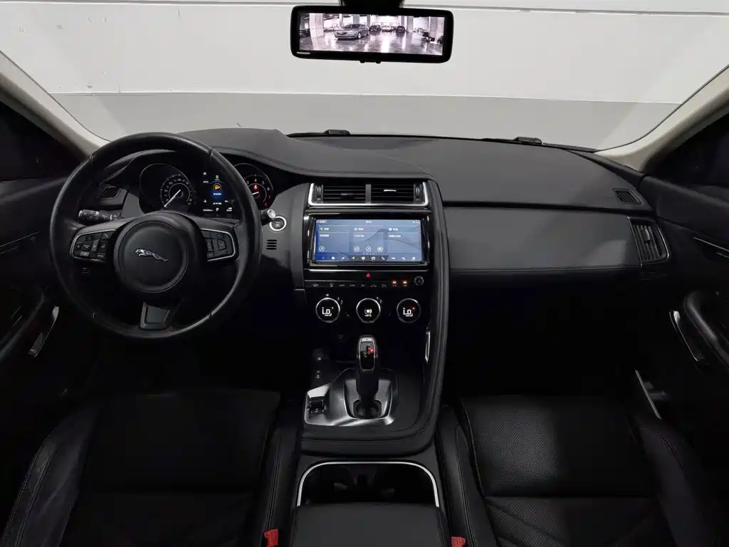 Jaguar E-PACE — миниатюра 5