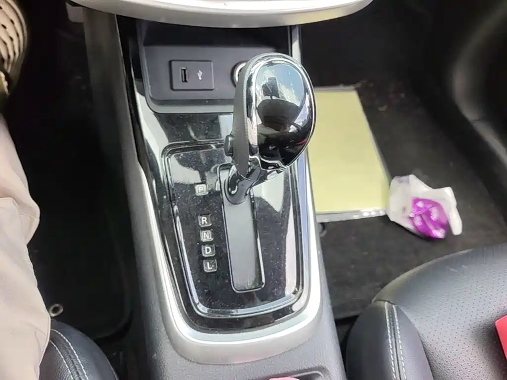Nissan Tiida — миниатюра 14