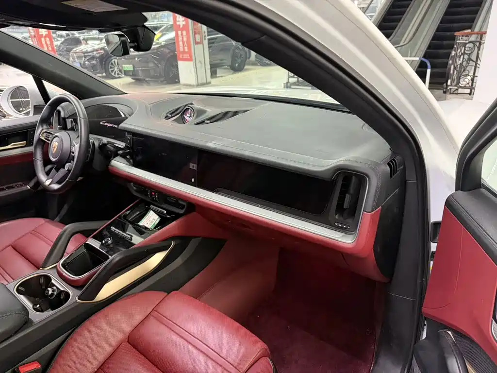 Porsche Cayenne — миниатюра 8