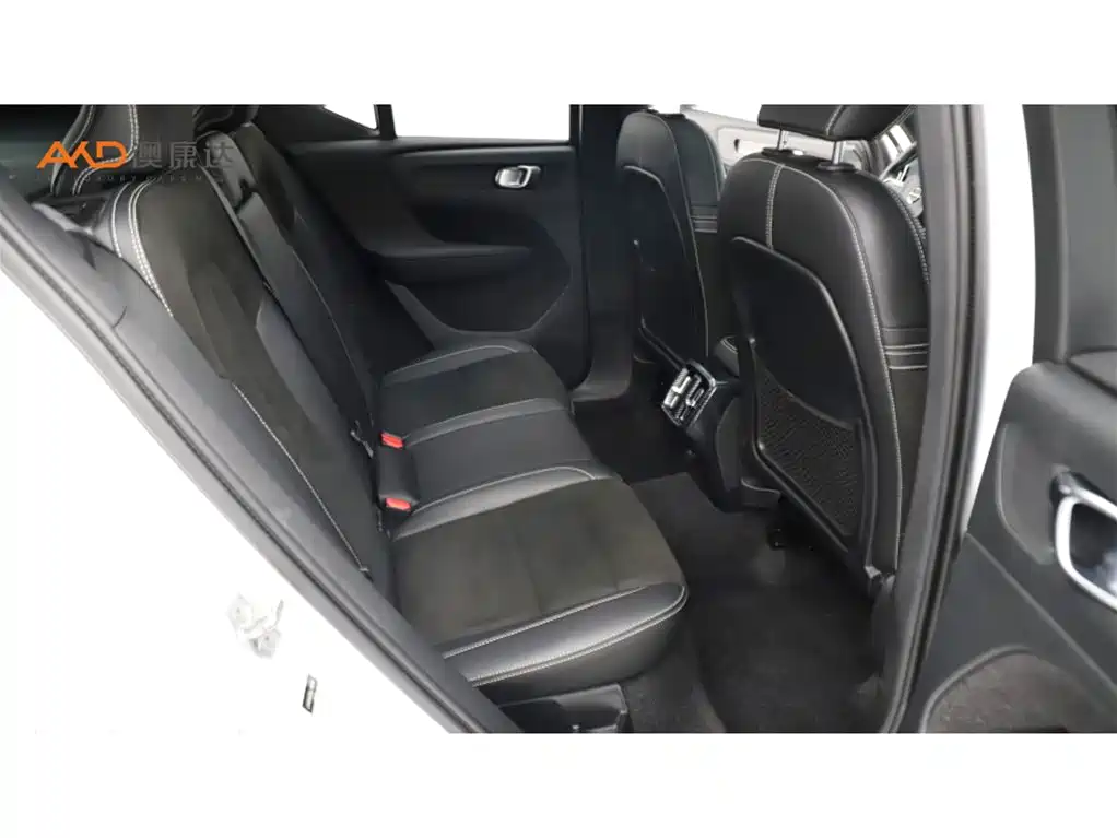 Volvo XC40 — миниатюра 8