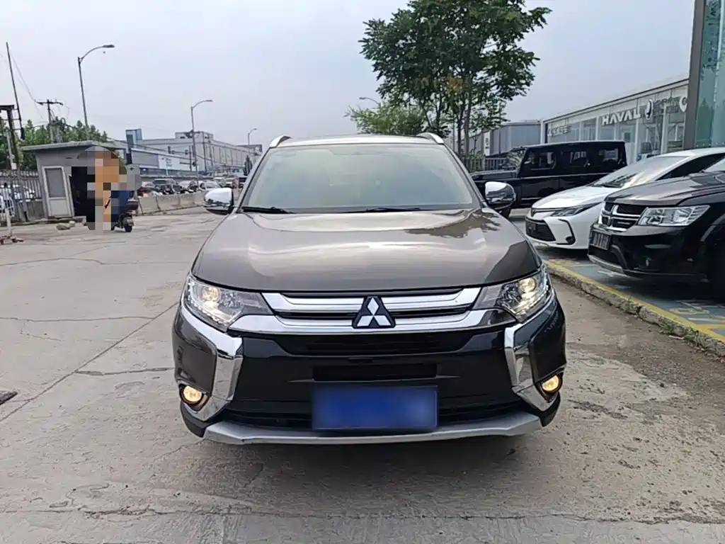 Mitsubishi Outlander 2016 2.0L 5 мест