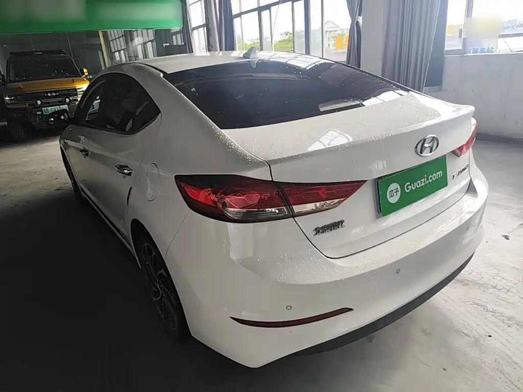 Hyundai Elantra — миниатюра 5