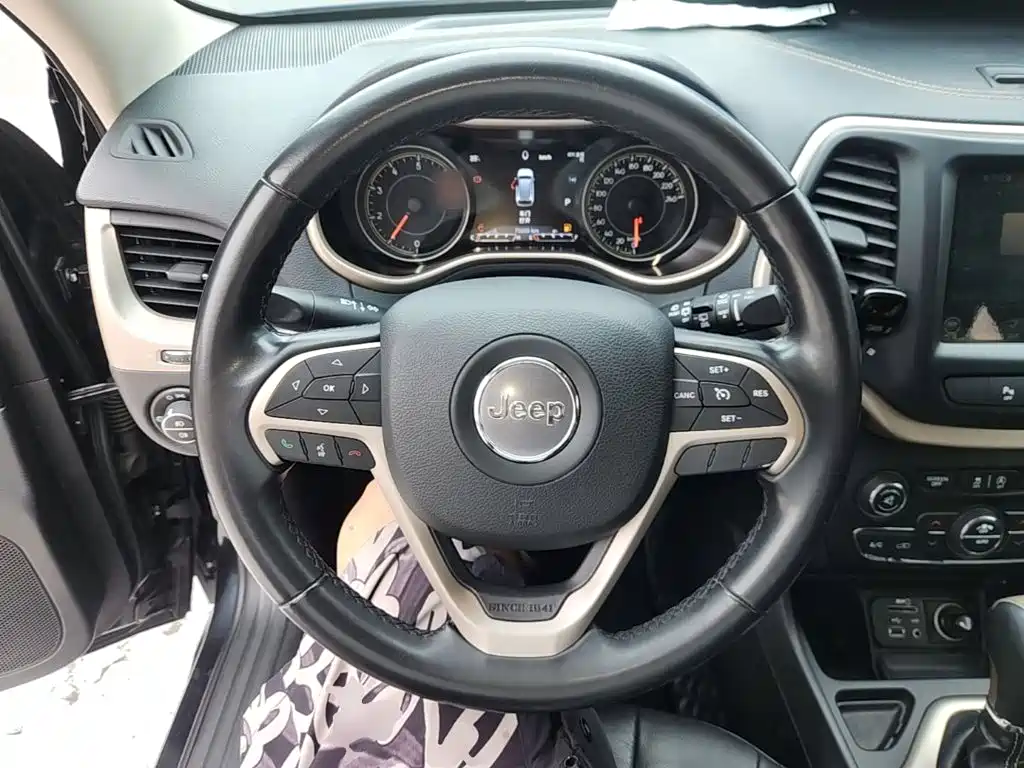 Jeep Cherokee — миниатюра 11