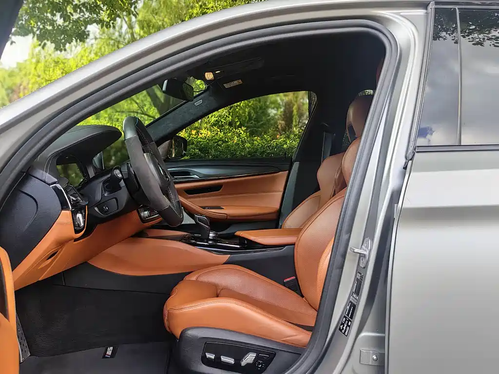 BMW M5 — миниатюра 12