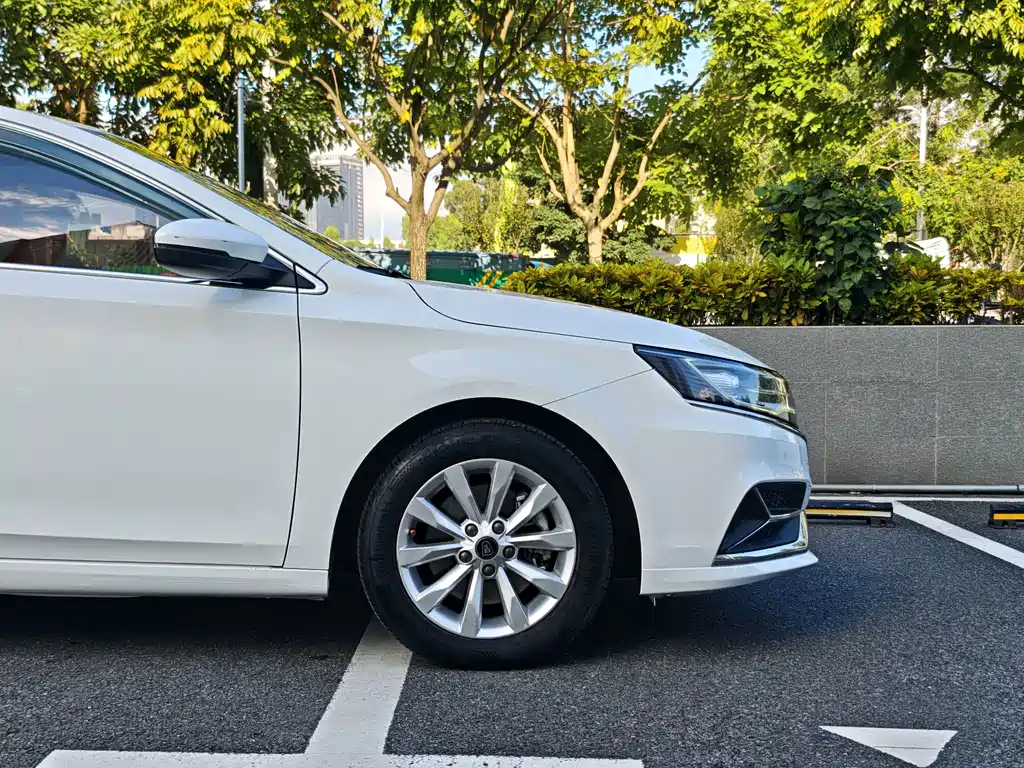 Roewe i6 New Energy — миниатюра 10
