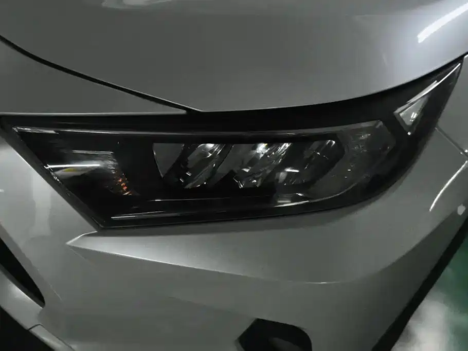 Toyota RAV4 — миниатюра 5