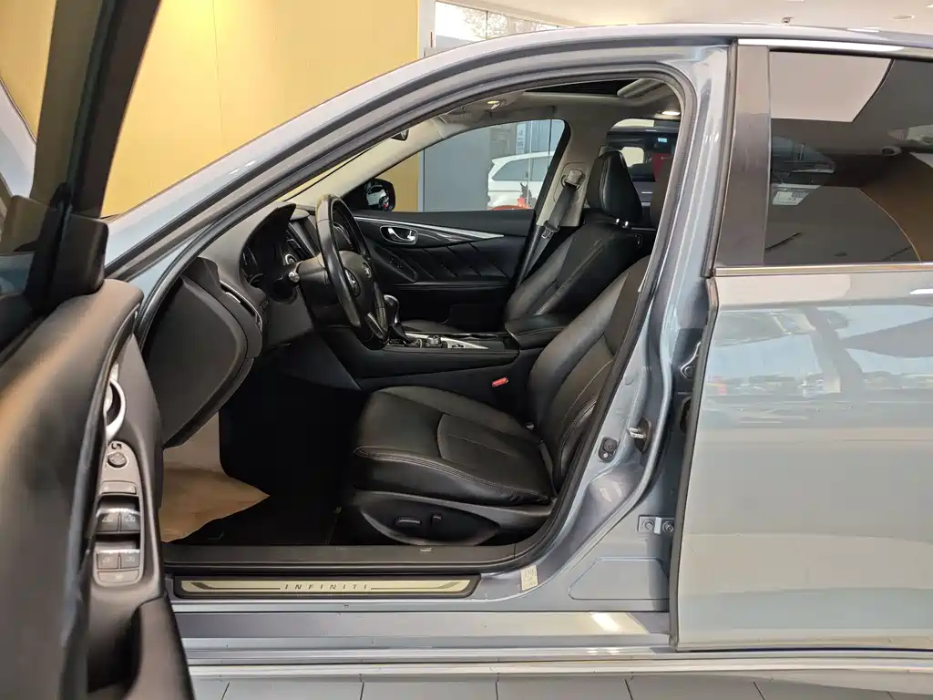INFINITI Q50L