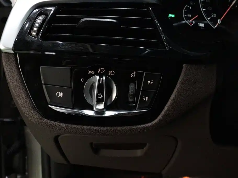 BMW 5 Series New Energy — миниатюра 17
