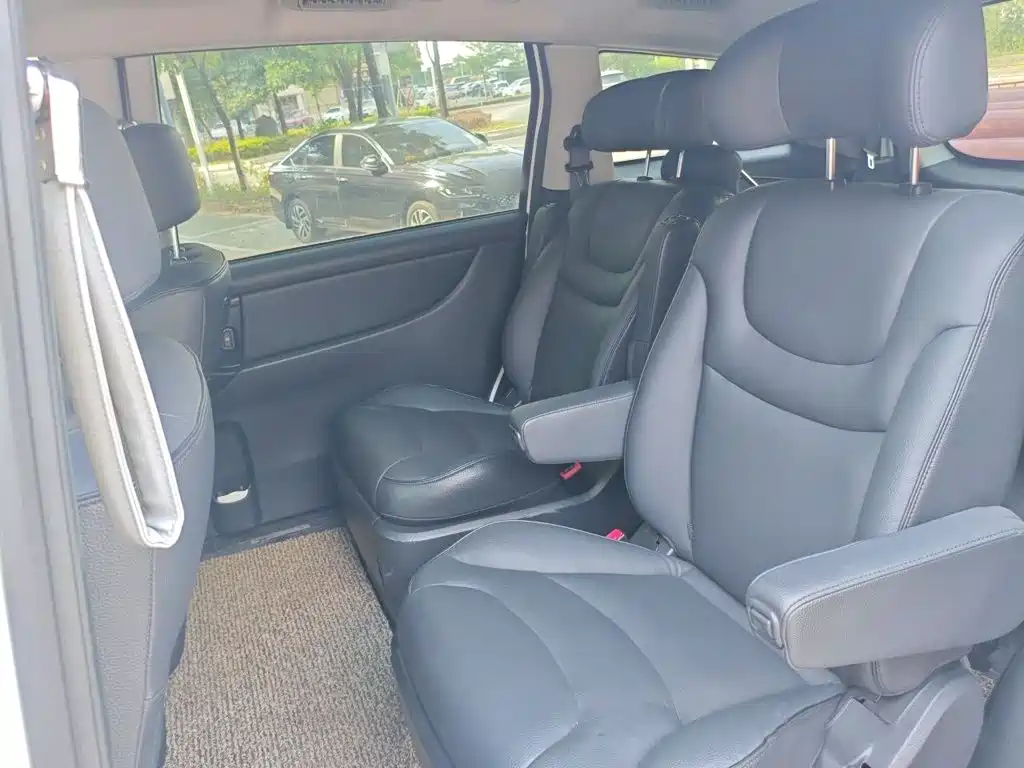Luxgen Big 7 MPV — миниатюра 18