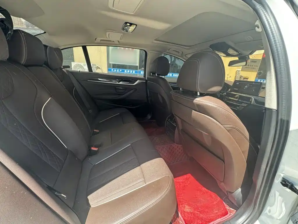 BMW 5 Series — миниатюра 10