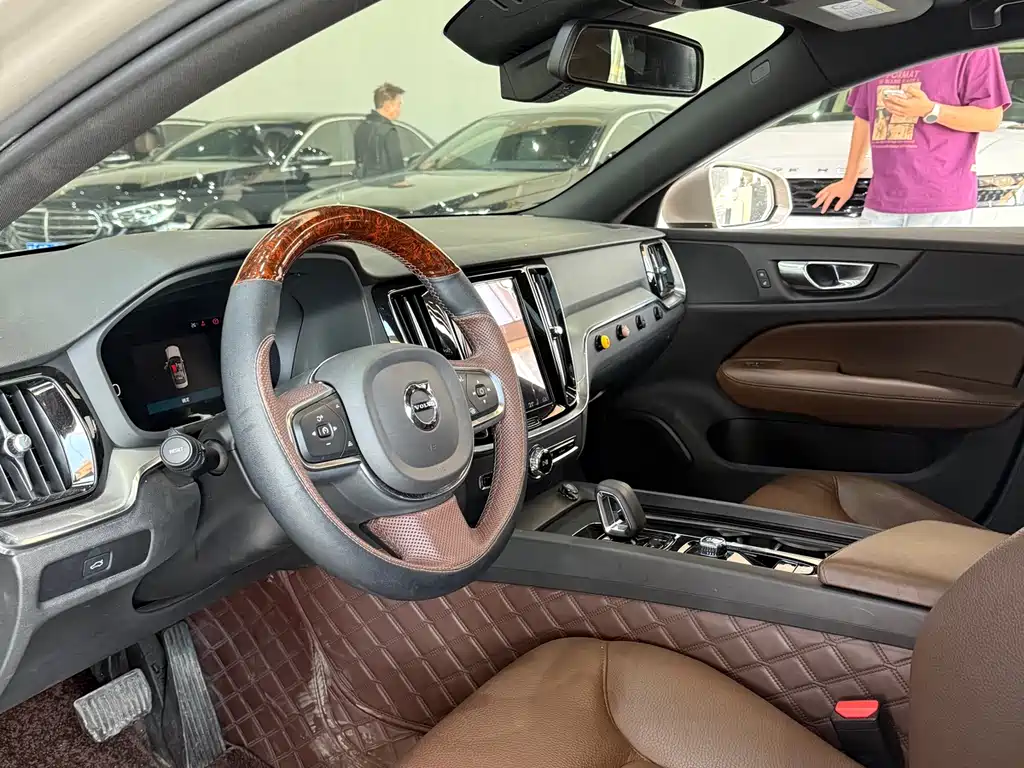 Volvo S60 2023 B4 Luxury