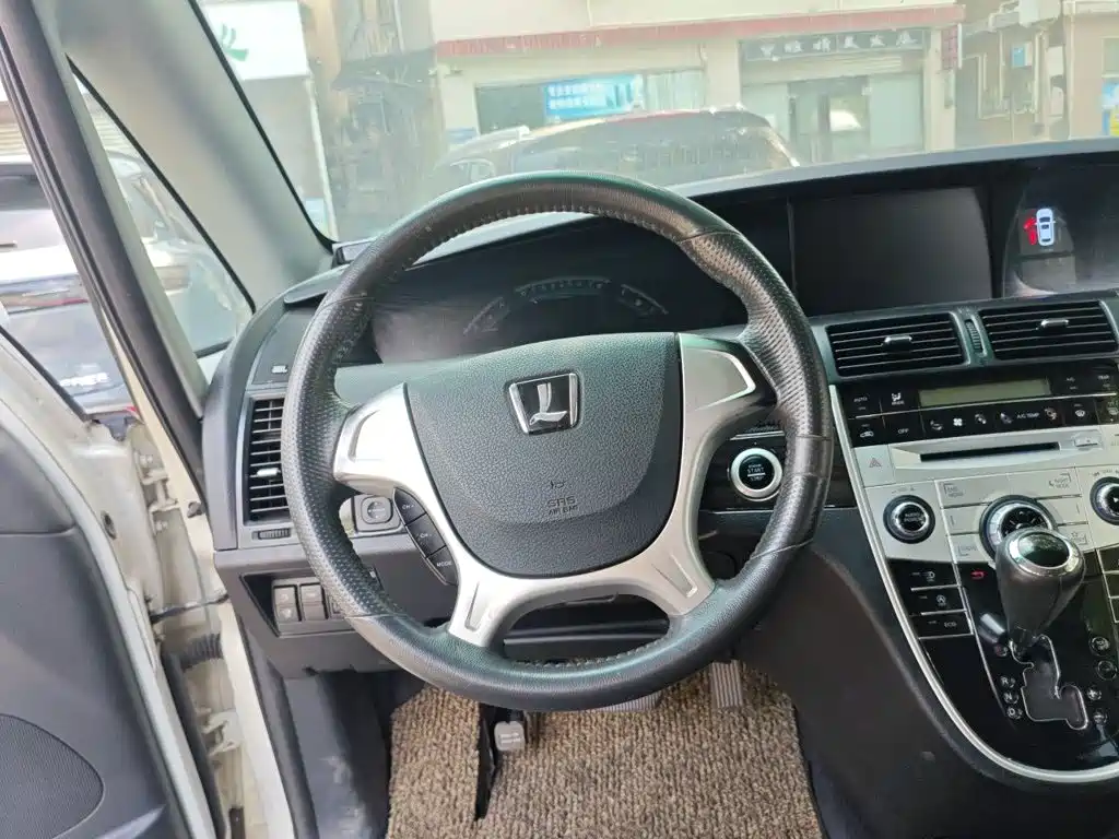 Luxgen Big 7 MPV — миниатюра 11