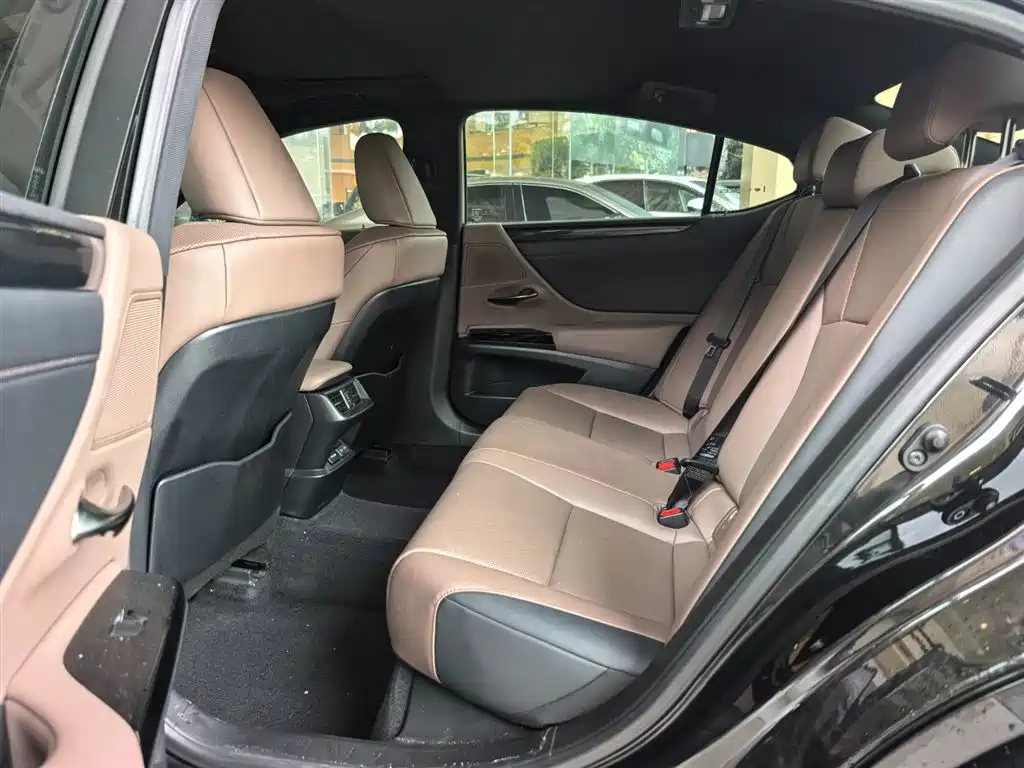 Lexus ES 2021 200
