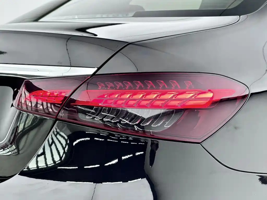 Mercedes-Benz E-Class — миниатюра 10