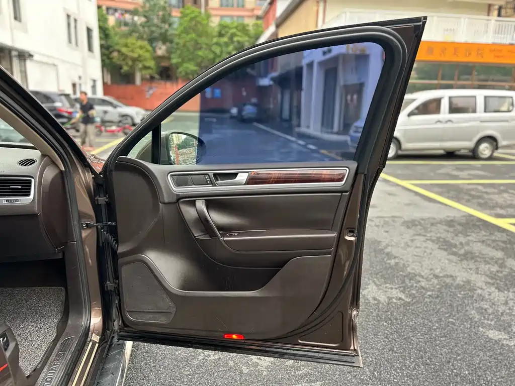 Volkswagen Touareg — миниатюра 31