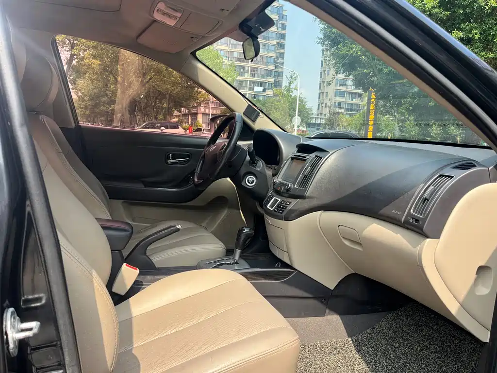 Hyundai Elantra — миниатюра 11